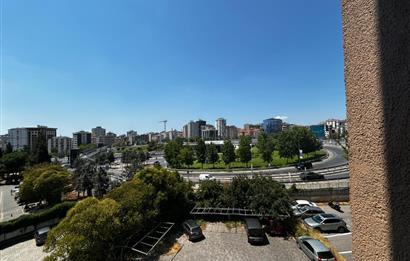 BOSTANCI OTO SANAYİ SİTESİ GİRİŞİNDE GENİŞ,KULLANIŞLI OFİS KATI