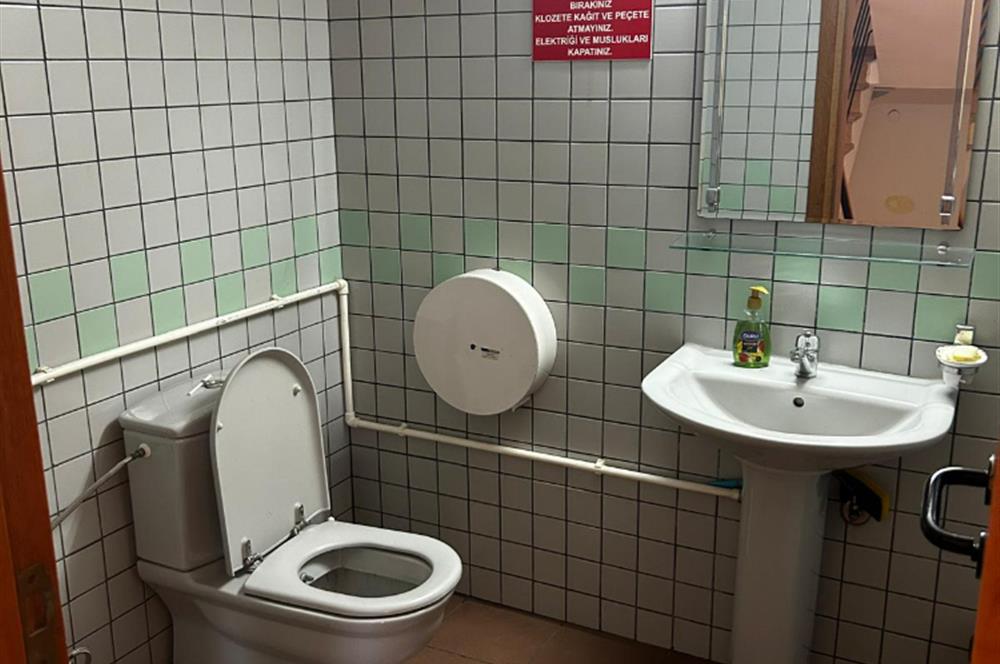 BOSTANCI OTO SANAYİ SİTESİ GİRİŞİNDE GENİŞ,KULLANIŞLI OFİS KATI