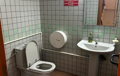 BOSTANCI OTO SANAYİ SİTESİ GİRİŞİNDE GENİŞ,KULLANIŞLI OFİS KATI