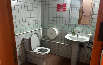 BOSTANCI OTO SANAYİ SİTESİ GİRİŞİNDE GENİŞ,KULLANIŞLI OFİS KATI