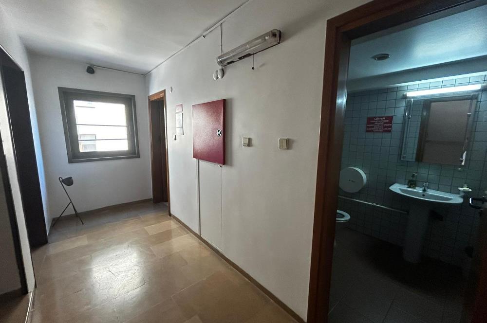 BOSTANCI OTO SANAYİ SİTESİ GİRİŞİNDE GENİŞ,KULLANIŞLI OFİS KATI