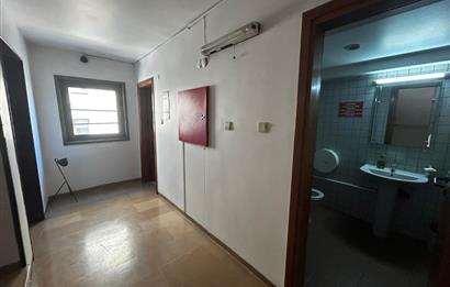 BOSTANCI OTO SANAYİ SİTESİ GİRİŞİNDE GENİŞ,KULLANIŞLI OFİS KATI