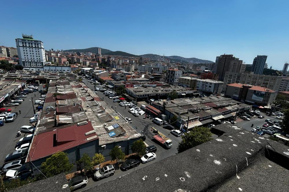 BOSTANCI OTO SANAYİ SİTESİ GİRİŞİNDE GENİŞ,KULLANIŞLI OFİS KATI