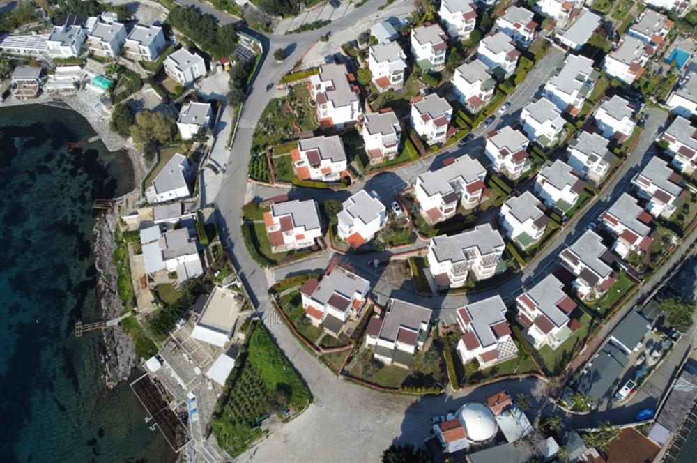 Bodrum Bitez Sarnıç Sitesi Plajlı Satılık Bahçe Katı 3+1 Daire