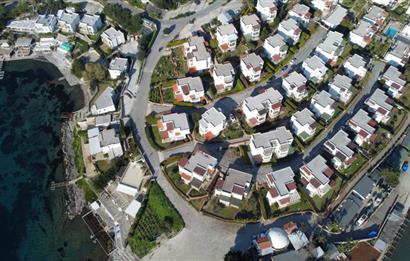 Bodrum Bitez Sarnıç Sitesi Plajlı Satılık Bahçe Katı 3+1 Daire