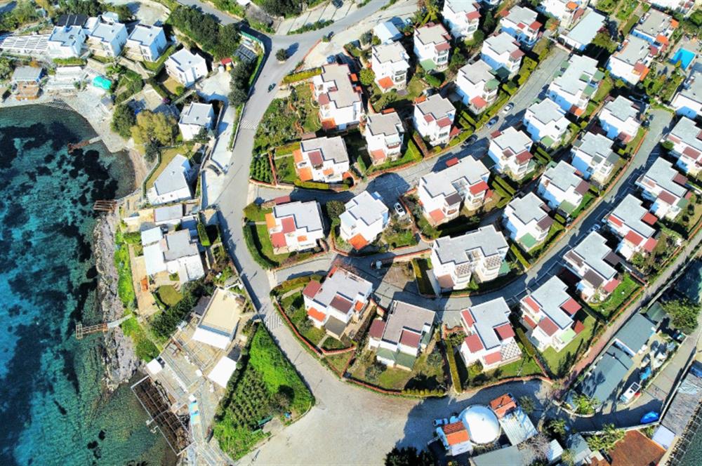 Bodrum Bitez Sarnıç Sitesi Plajlı Satılık Bahçe Katı 3+1 Daire