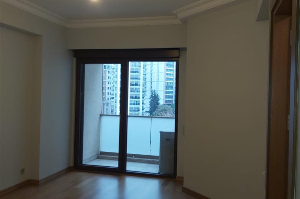 Caddebostan Plaj Yolu’nda Prestijli Binada Seçkin 3+1