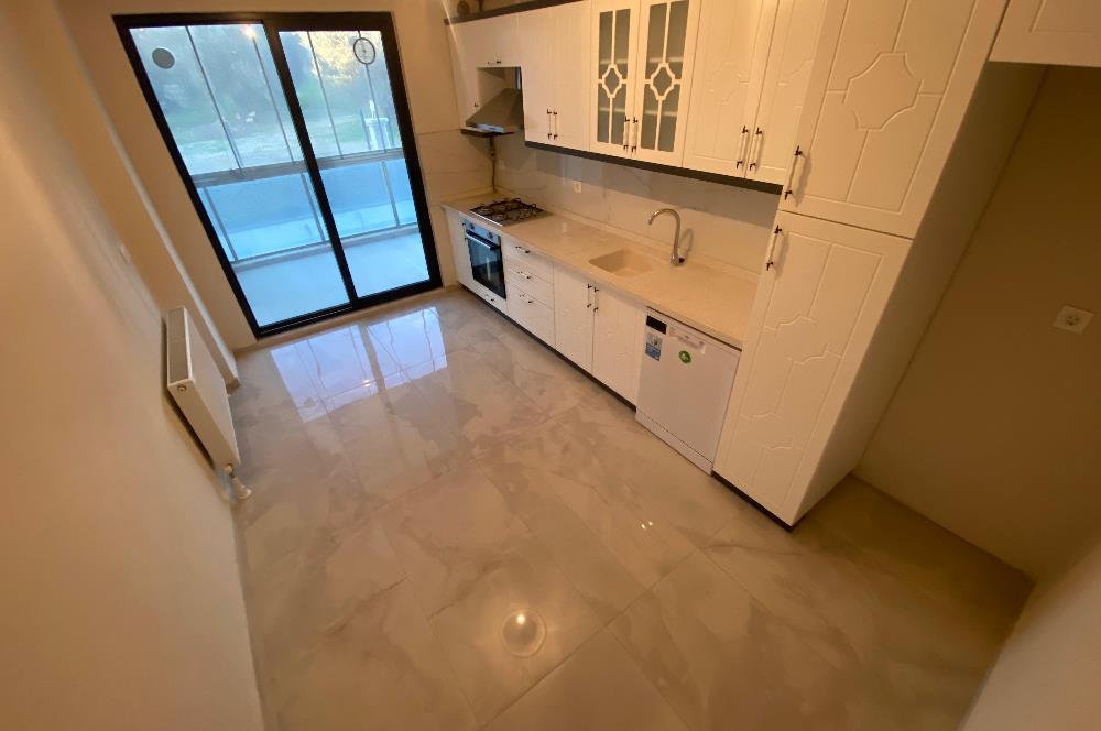 AİLELER İÇİN İDEAL! KADIKÖY'DE SİTE İÇİ SIFIR 3+1 KİRALIK DAİRE