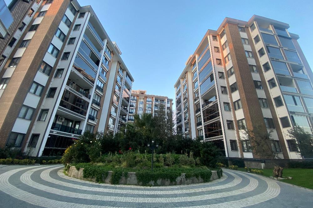 AİLELER İÇİN İDEAL! KADIKÖY'DE SİTE İÇİ SIFIR 3+1 KİRALIK DAİRE