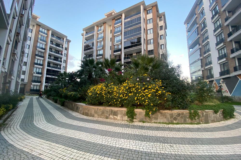 AİLELER İÇİN İDEAL! KADIKÖY'DE SİTE İÇİ SIFIR 3+1 KİRALIK DAİRE