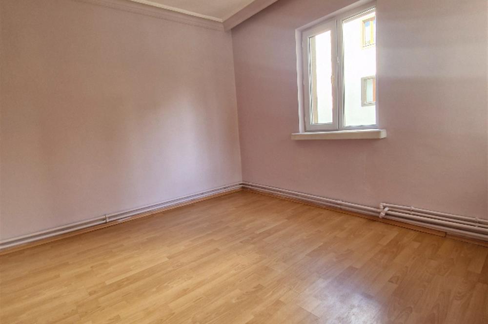 SEĞMENLER'DE SİTE İÇİ 3+1 GENİŞ KRALIK DAİRE 