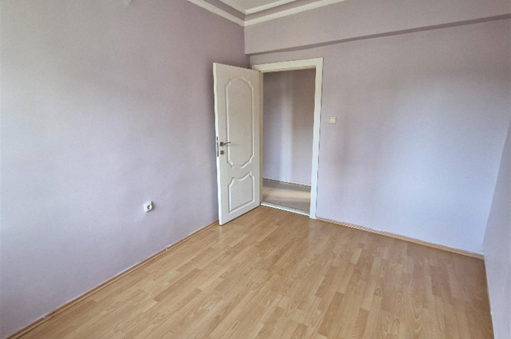 SEĞMENLER'DE SİTE İÇİ 3+1 GENİŞ KRALIK DAİRE 