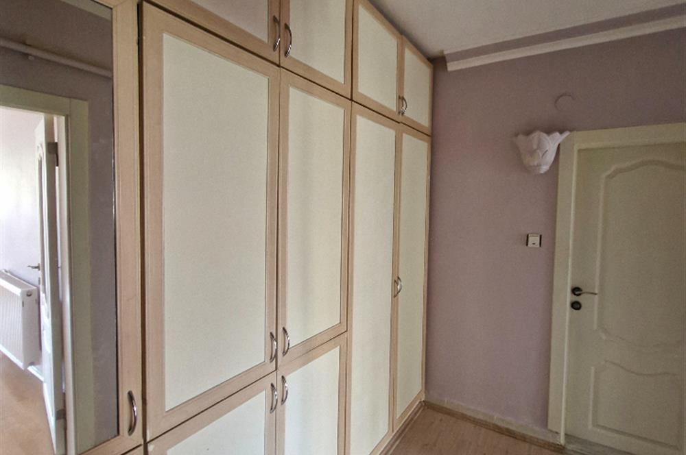 SEĞMENLER'DE SİTE İÇİ 3+1 GENİŞ KRALIK DAİRE 