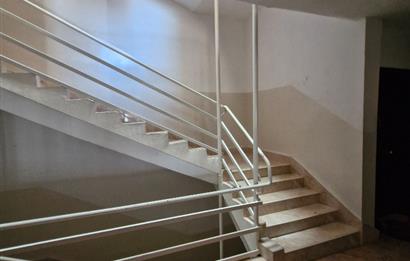 SEĞMENLER'DE SİTE İÇİ 3+1 GENİŞ KRALIK DAİRE 