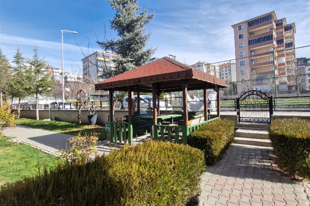 SEĞMENLER'DE SİTE İÇİ 3+1 GENİŞ KRALIK DAİRE 