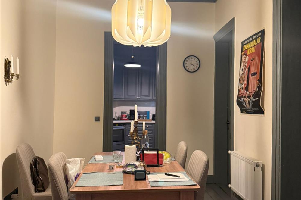 GALATA KULESİ'NİN TAM KARŞISINDA TARİHİ BİNADA EŞYALI KİRALIK