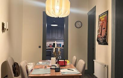 GALATA KULESİ'NİN TAM KARŞISINDA TARİHİ BİNADA EŞYALI KİRALIK