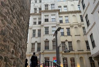 GALATA KULESİ'NİN TAM KARŞISINDA TARİHİ BİNADA EŞYALI KİRALIK - 1 - 30650