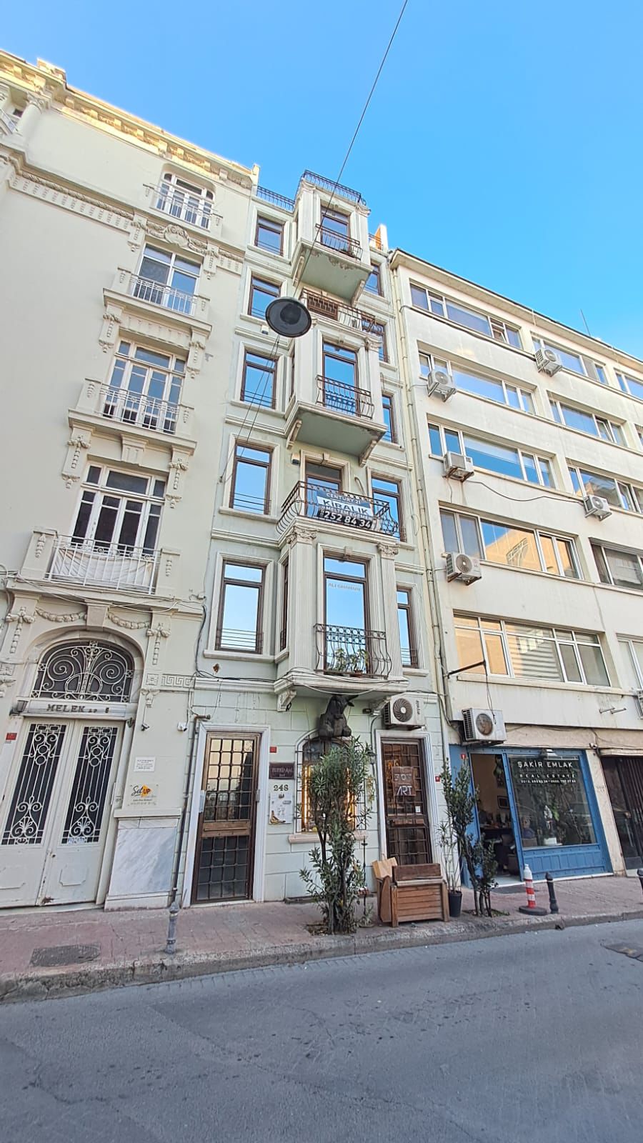 CİHANGİR SUSAM SOKAKTA EŞYALI KİRALIK DUBLEX MANZARALI DAİRE