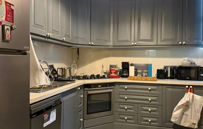 GALATA KULESİ'NİN TAM KARŞISINDA TARİHİ BİNADA EŞYALI KİRALIK