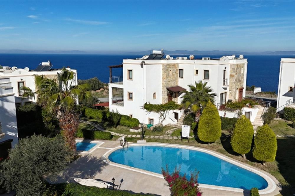 DENİZE SIFIR EŞSİZ KONUMDA ÇİFT CEPHE DENİZ MANZARALI SATILIK VİLLA