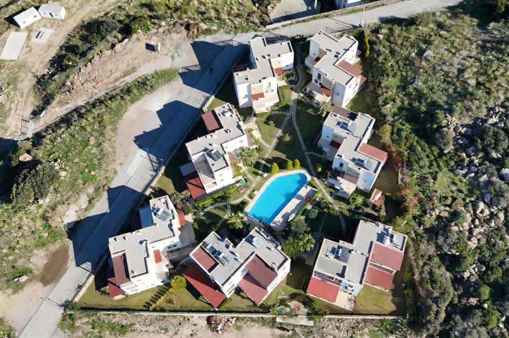 DENİZE SIFIR EŞSİZ KONUMDA ÇİFT CEPHE DENİZ MANZARALI SATILIK VİLLA