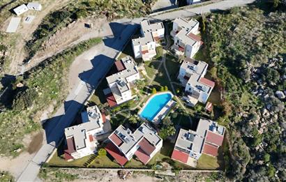 DENİZE SIFIR EŞSİZ KONUMDA ÇİFT CEPHE DENİZ MANZARALI SATILIK VİLLA