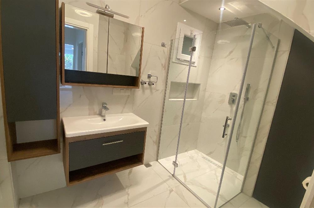 Bodrum Mutlu Sitesi Yenilenmiş Manzaralı Dubleks Villa