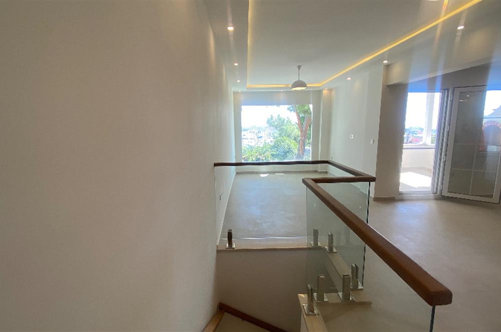 Bodrum Mutlu Sitesi Yenilenmiş Manzaralı Dubleks Villa