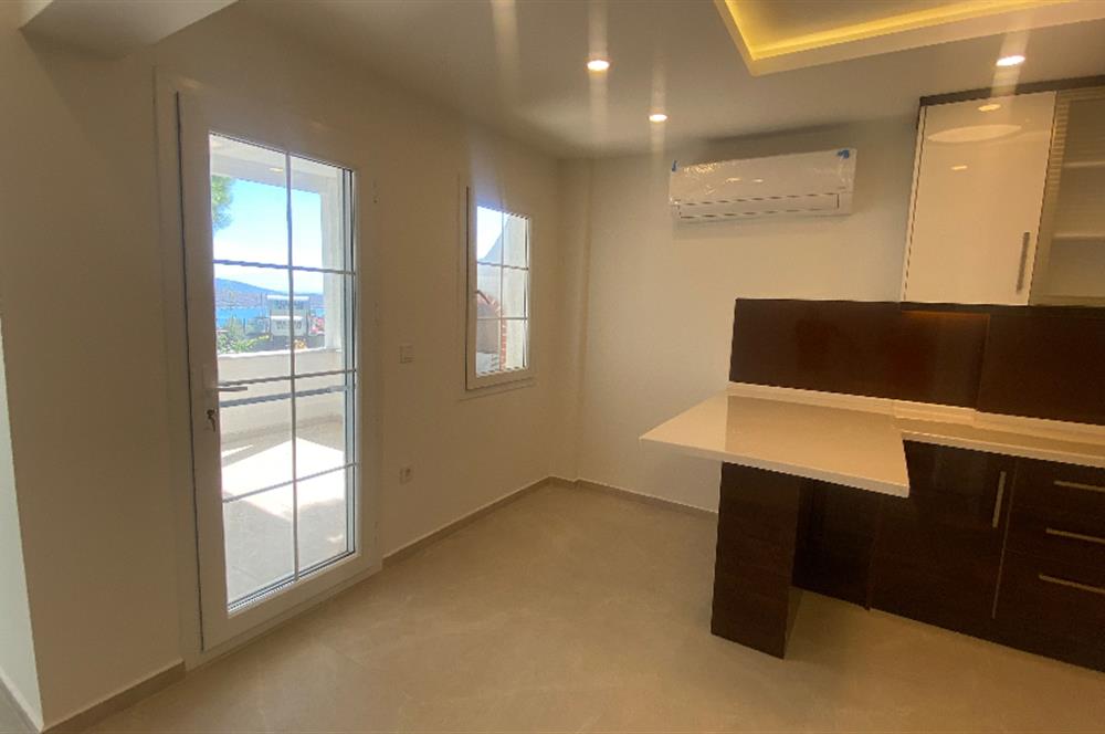Bodrum Mutlu Sitesi Yenilenmiş Manzaralı Dubleks Villa