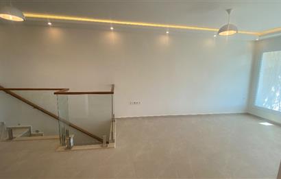 Bodrum Mutlu Sitesi Yenilenmiş Manzaralı Dubleks Villa