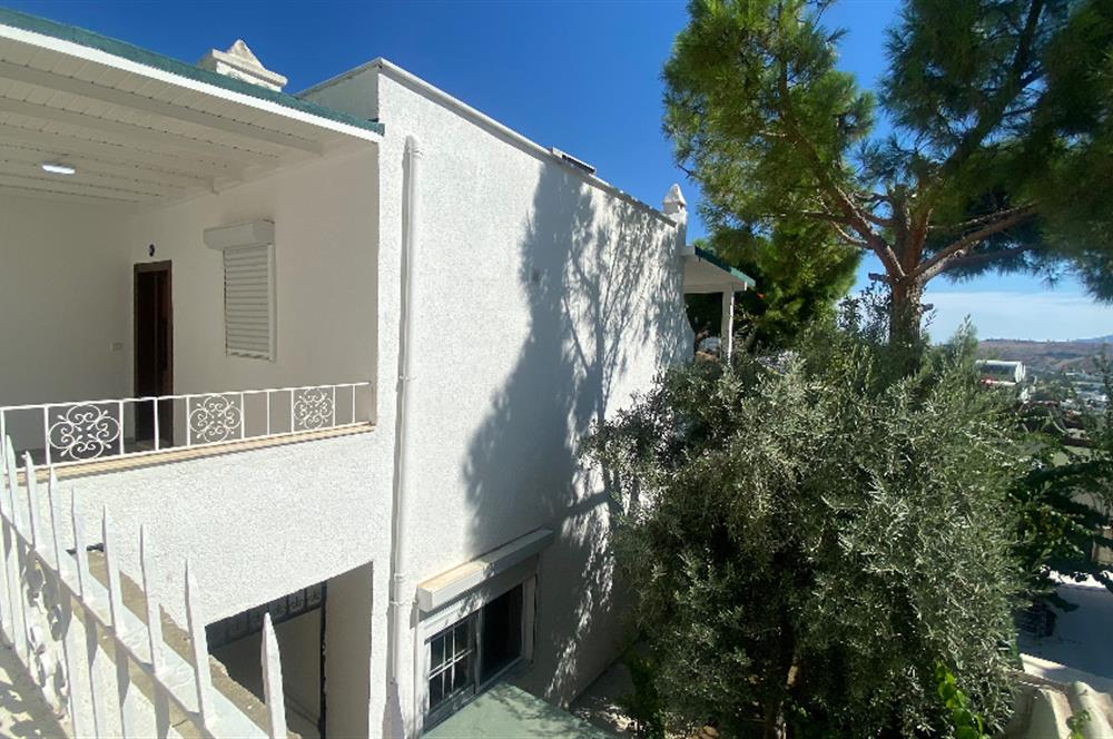 Bodrum Mutlu Sitesi Yenilenmiş Manzaralı Dubleks Villa