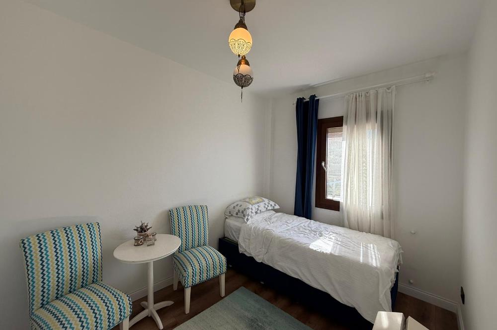 DENİZE SIFIR EŞSİZ KONUMDA ÇİFT CEPHE DENİZ MANZARALI SATILIK VİLLA