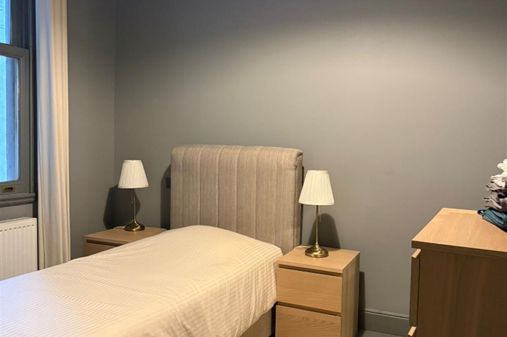 GALATA KULESİ'NİN TAM KARŞISINDA TARİHİ BİNADA EŞYALI KİRALIK