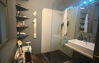 GALATA KULESİ'NİN TAM KARŞISINDA TARİHİ BİNADA EŞYALI KİRALIK