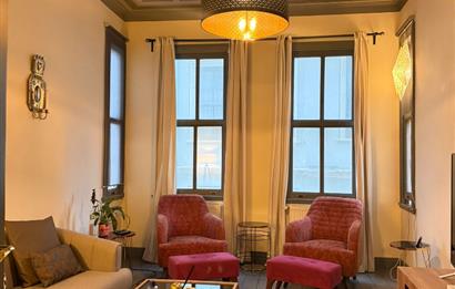 GALATA KULESİ'NİN TAM KARŞISINDA TARİHİ BİNADA EŞYALI KİRALIK