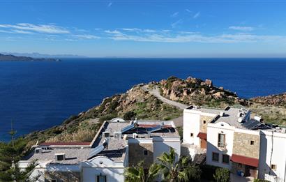 DENİZE SIFIR EŞSİZ KONUMDA ÇİFT CEPHE DENİZ MANZARALI SATILIK VİLLA