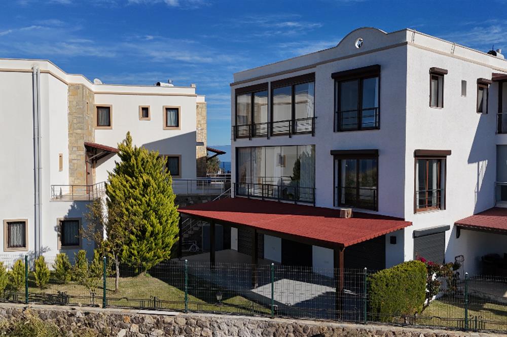 DENİZE SIFIR EŞSİZ KONUMDA ÇİFT CEPHE DENİZ MANZARALI SATILIK VİLLA