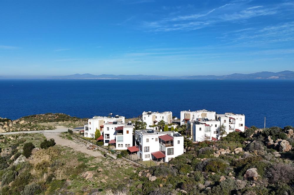 DENİZE SIFIR EŞSİZ KONUMDA ÇİFT CEPHE DENİZ MANZARALI SATILIK VİLLA