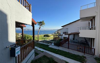 Yeni Foça Petra Koyu'nda Muhteşem Manzaralı Triplex Villa