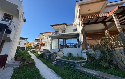 Yeni Foça Petra Koyu'nda Muhteşem Manzaralı Triplex Villa