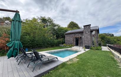 SAPANCA DA DOĞA İÇERİSİNDE MÜSTAKİL EŞYALI HAVUZLU VİLLA