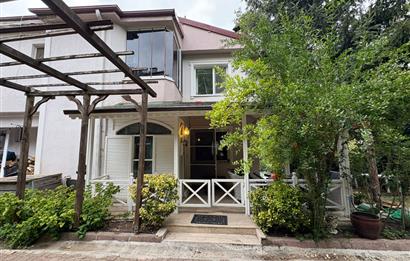 BAŞİSKELE SEVGİ DOĞA SİTESİ DENİZ VE ORMAN MANZARALI VİLLA