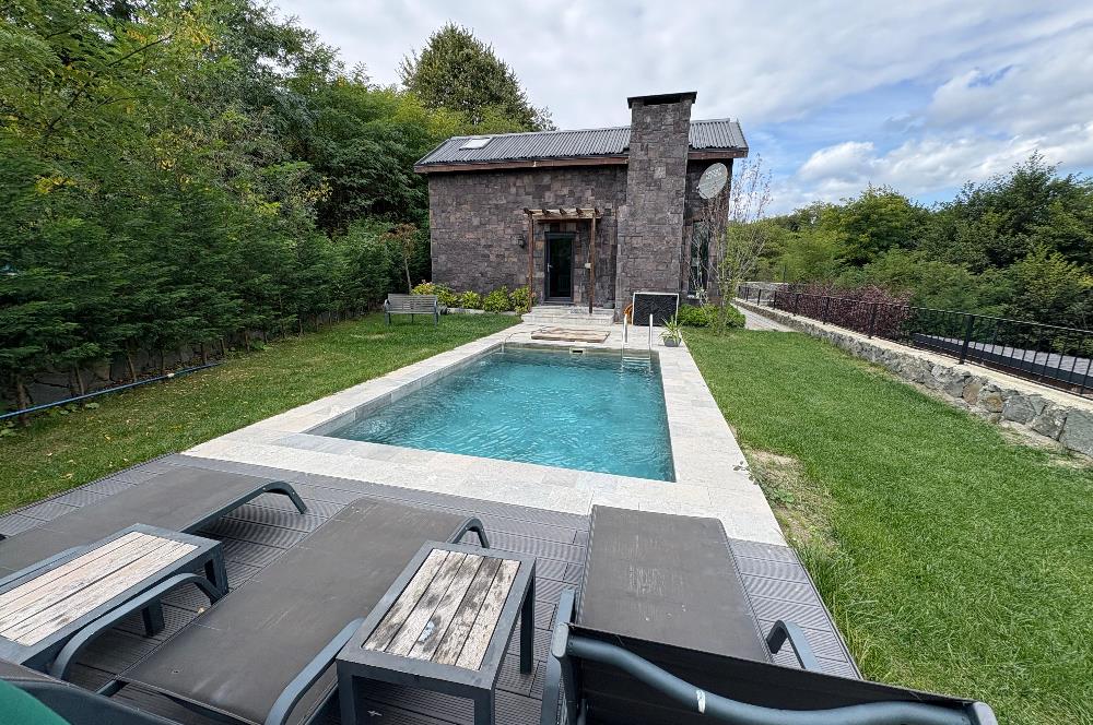 SAPANCA DA PRESTİJLİ YAŞAM DOĞA İÇİNDE SATILIK İKİ VİLLA