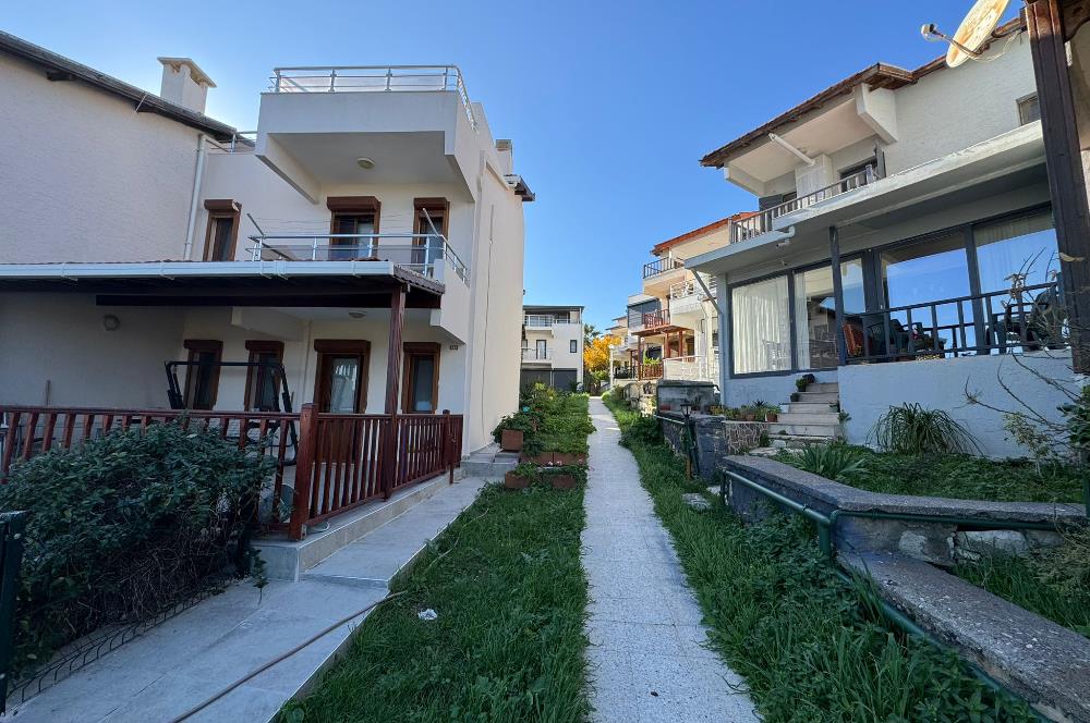 Yeni Foça Petra Koyu'nda Muhteşem Manzaralı Triplex Villa