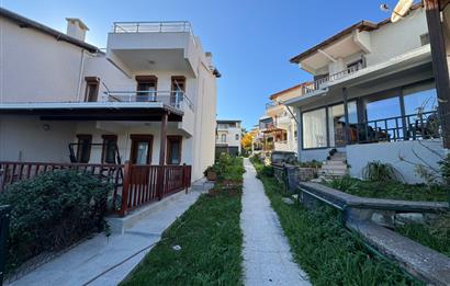 Yeni Foça Petra Koyu'nda Muhteşem Manzaralı Triplex Villa