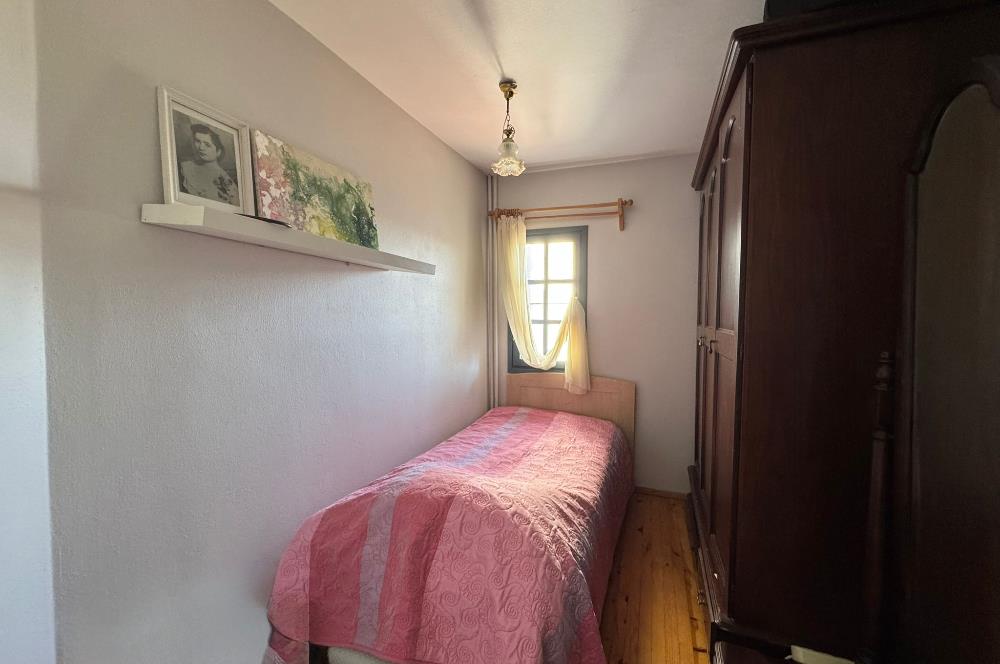 Yeni Foça Petra Koyu'nda Muhteşem Manzaralı Triplex Villa