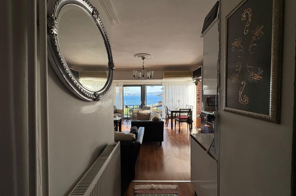 Yeni Foça Petra Koyu'nda Muhteşem Manzaralı Triplex Villa