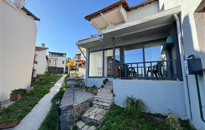 Yeni Foça Petra Koyu'nda Muhteşem Manzaralı Triplex Villa