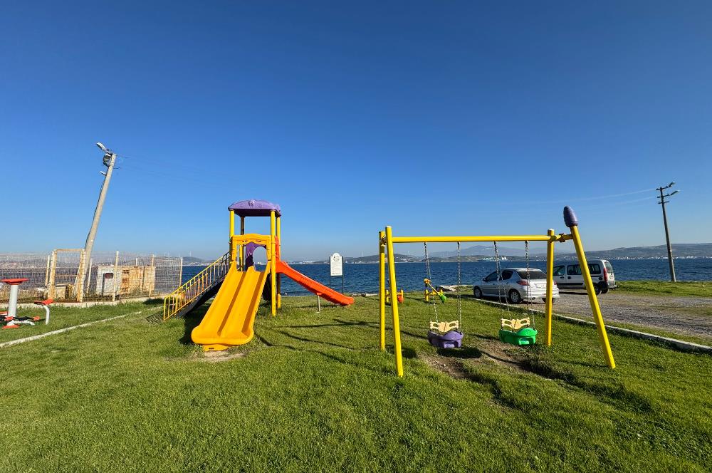 Yeni Foça Petra Koyu'nda Muhteşem Manzaralı Triplex Villa